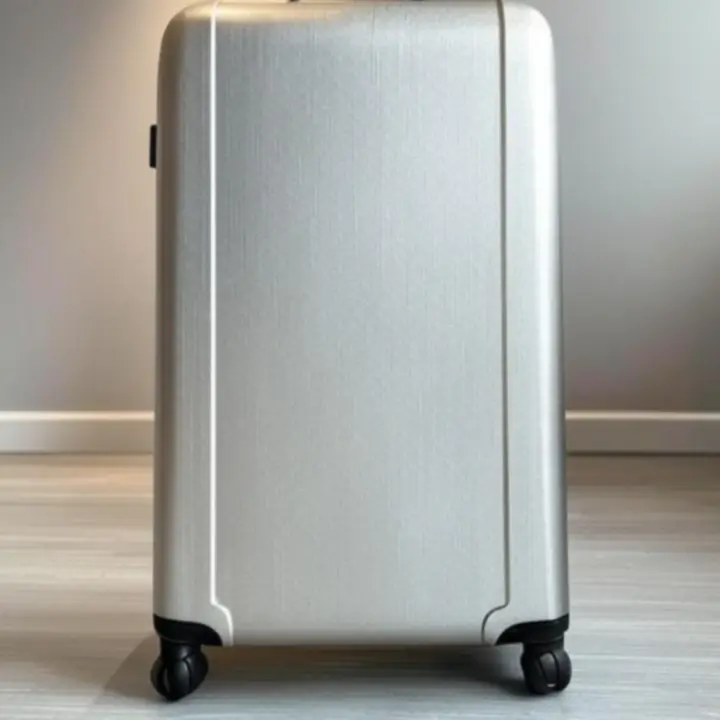 Elegancka twarda walizka premium z nowoczesnym wykończeniem